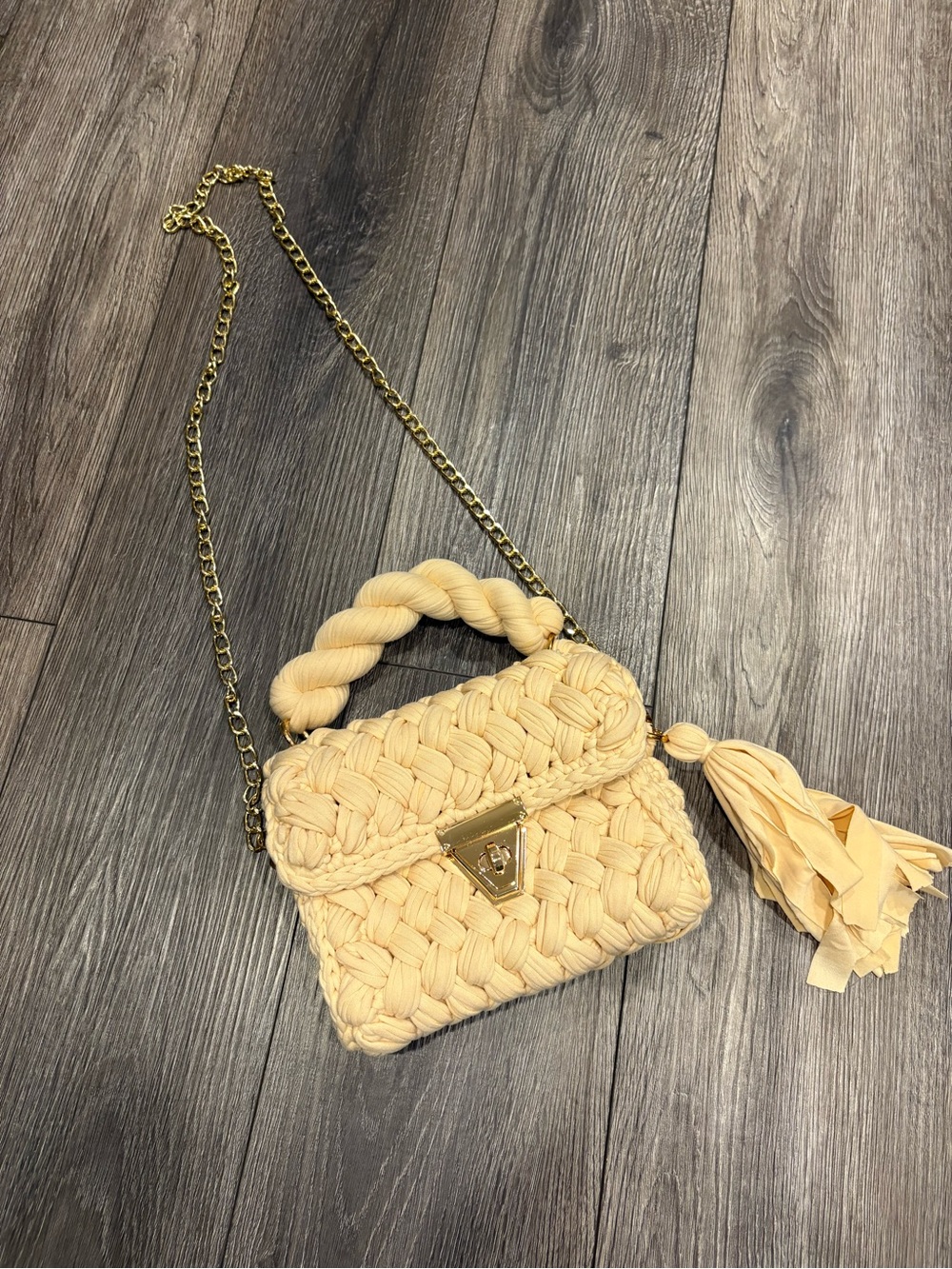 NWOT Handwoven Cream Shoulder Bag with Gold Chain